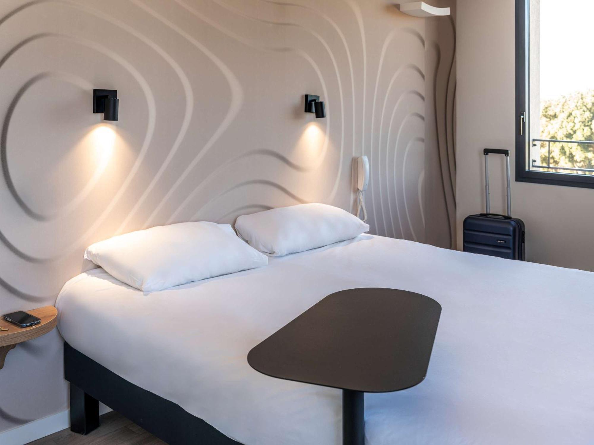 Ibis Styles Cabries Aix-En-Provence Tgv Hotel Exterior photo