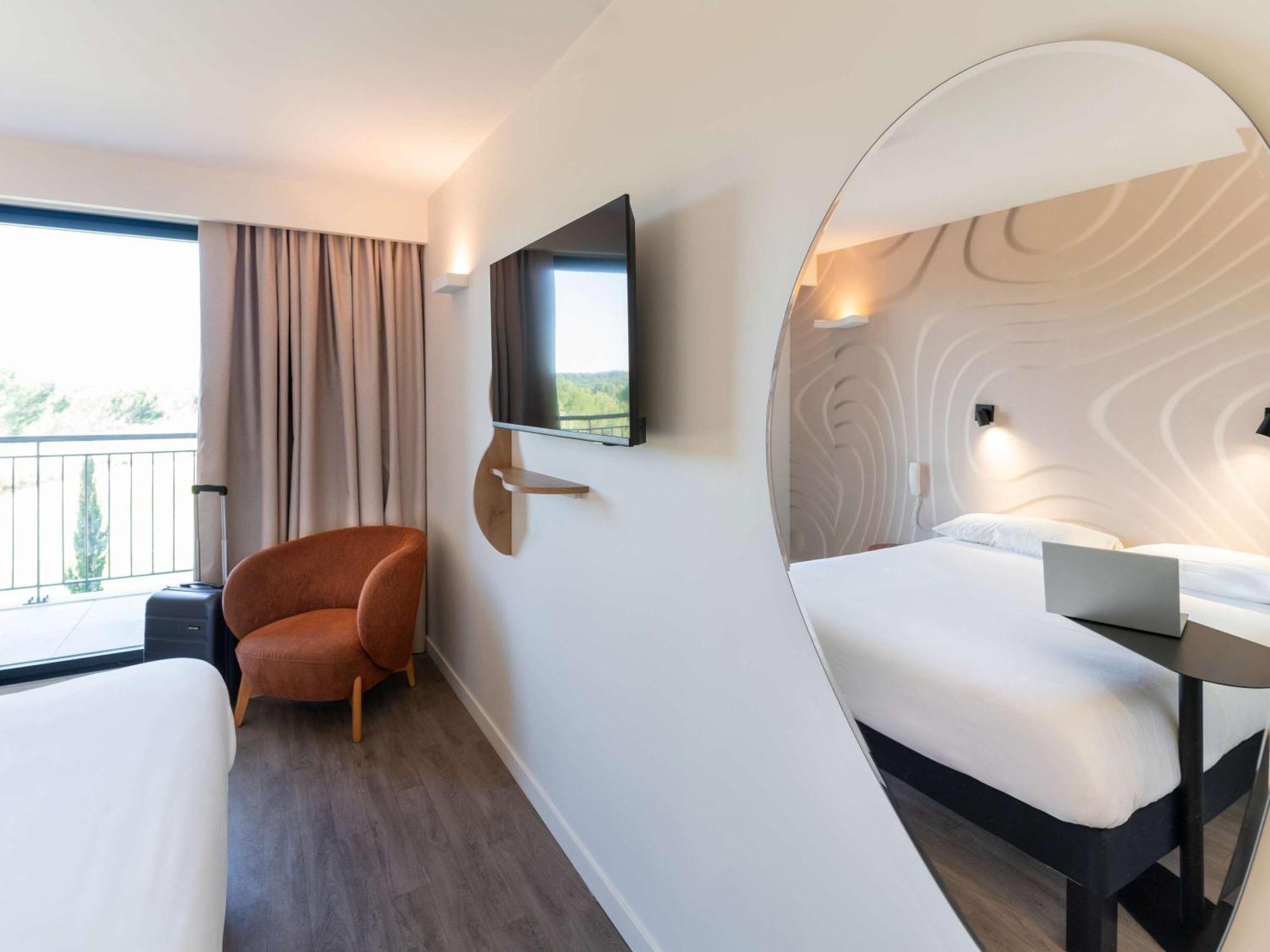 Ibis Styles Cabries Aix-En-Provence Tgv Hotel Exterior photo