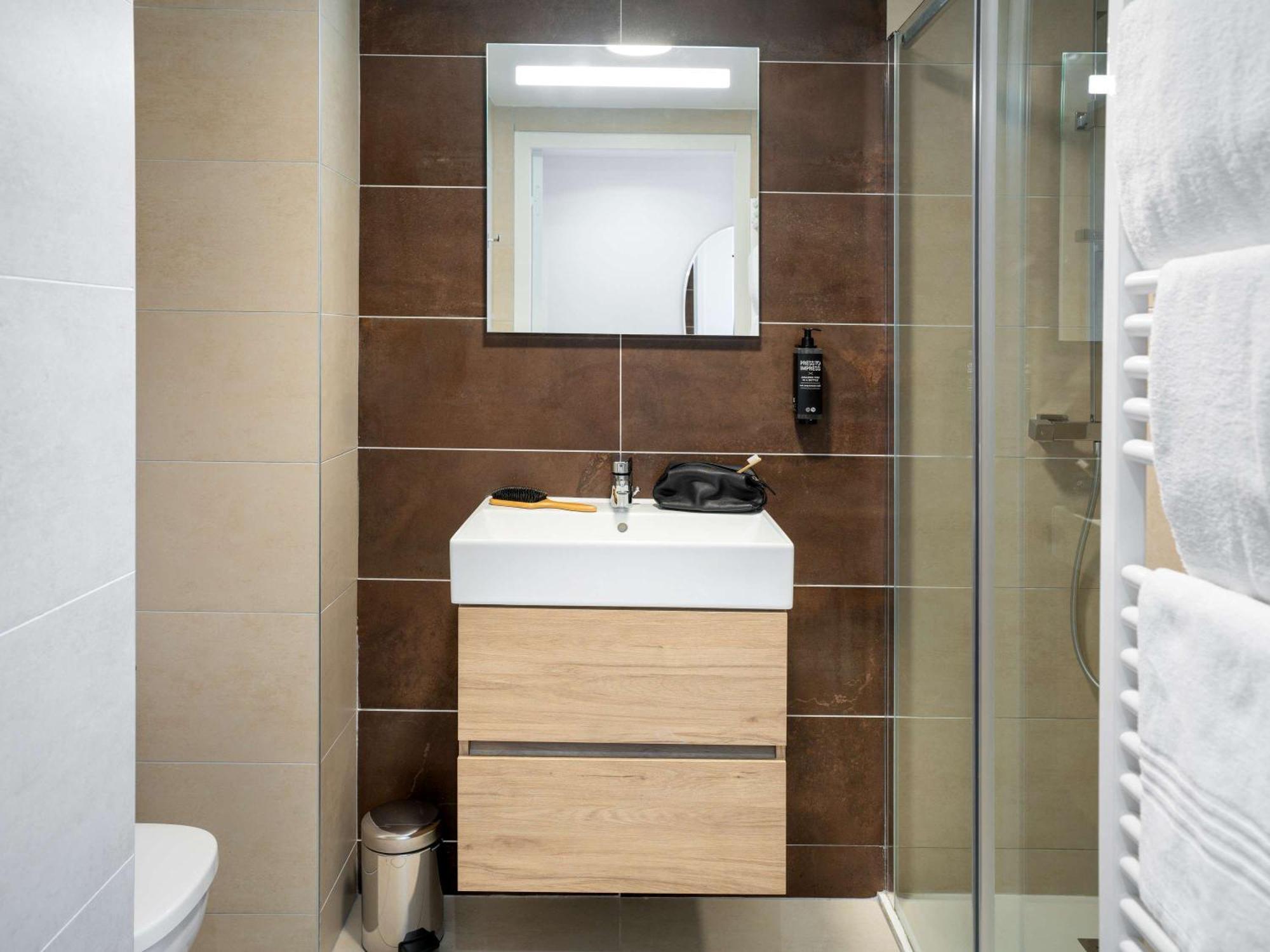 Ibis Styles Cabries Aix-En-Provence Tgv Hotel Exterior photo